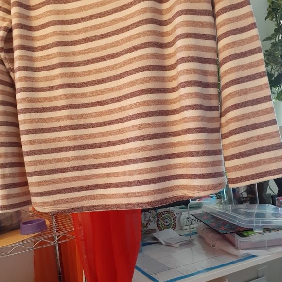 Sweater/Top - Picture 6 of 8